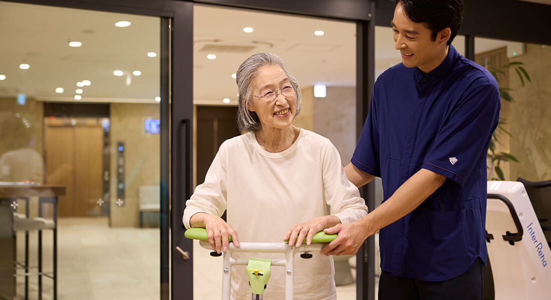 お一人おひとりに合った様々なリハビリプログラム - チャームプレミア 御影 | 兵庫県神戸市東灘区の介護付有料老人ホーム(介護施設)